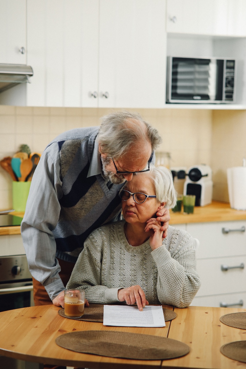 7 Signs a Dementia Caregiver Needs Support